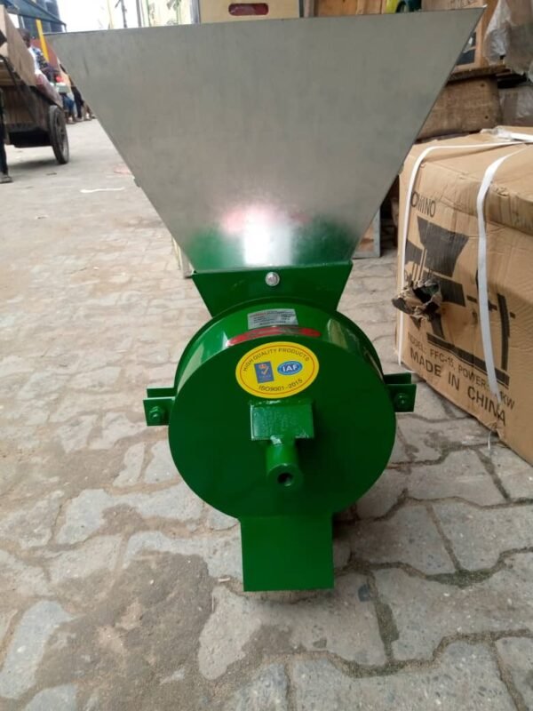 Foreign Mill Grinding Machine powered by a 6.5 HP petrol engine